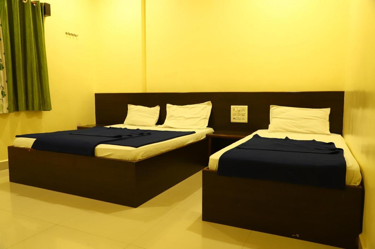 Sai Madhavi Palace Hotel Shirdi Exteriör bild