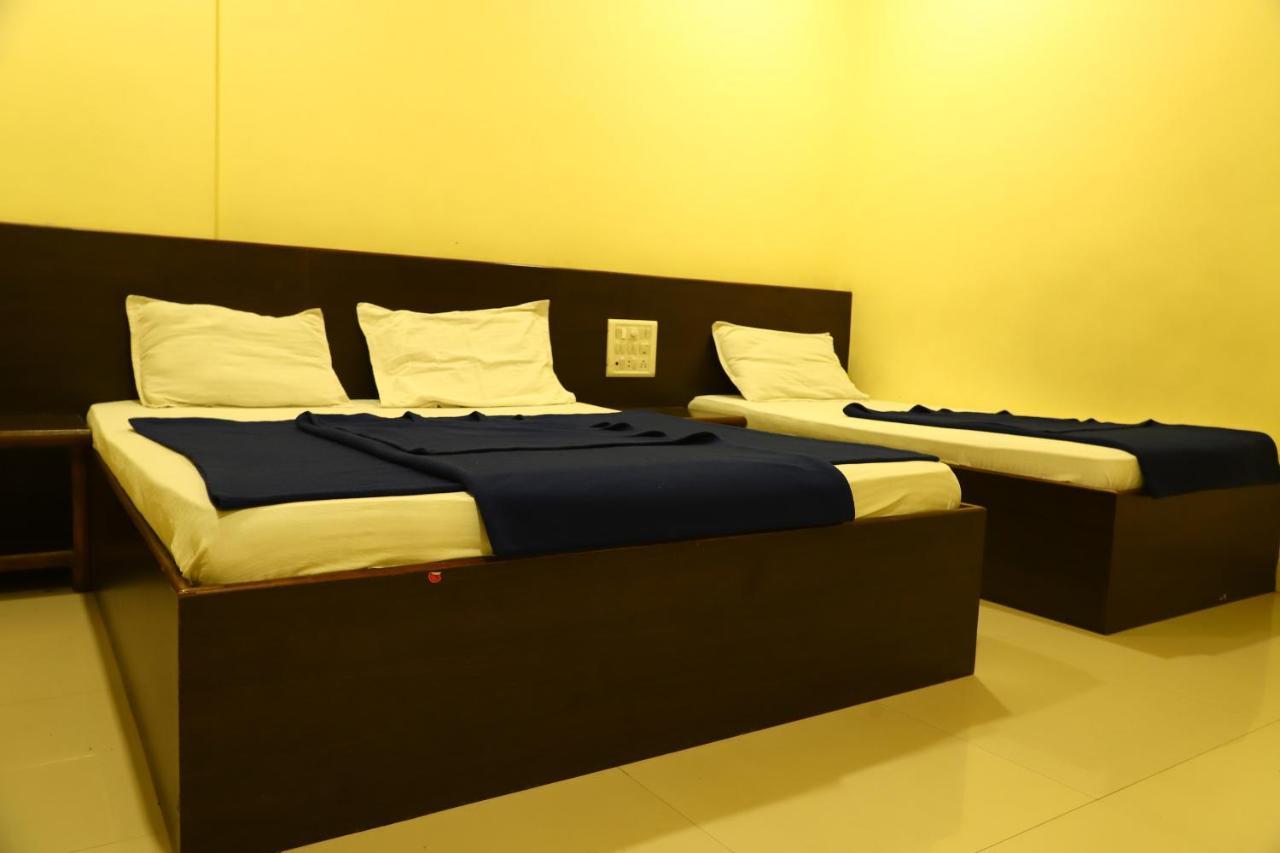 Sai Madhavi Palace Hotel Shirdi Exteriör bild