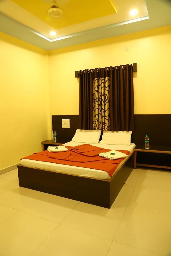 Sai Madhavi Palace Hotel Shirdi Exteriör bild