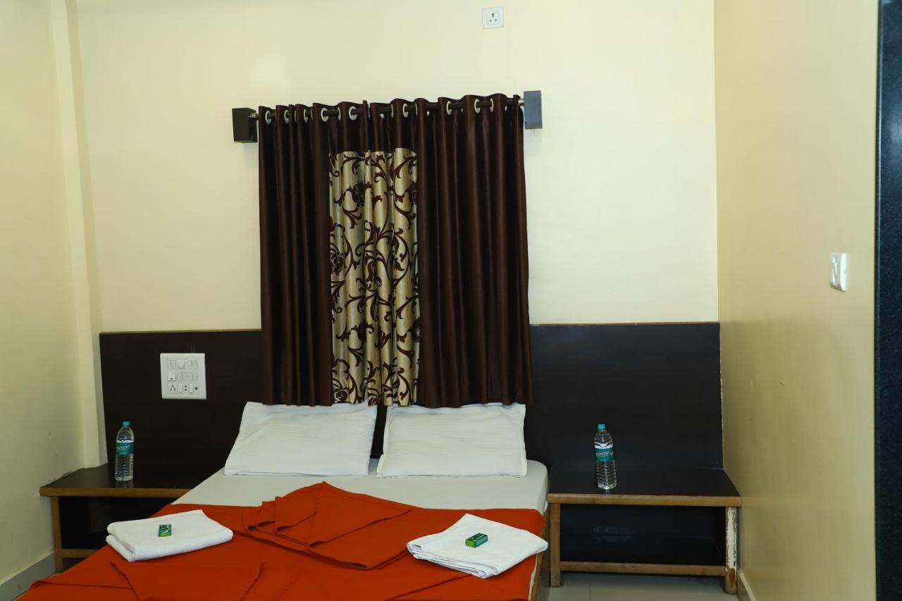 Sai Madhavi Palace Hotel Shirdi Exteriör bild