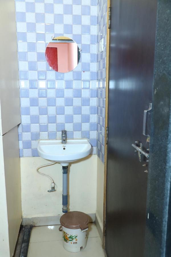 Sai Madhavi Palace Hotel Shirdi Exteriör bild